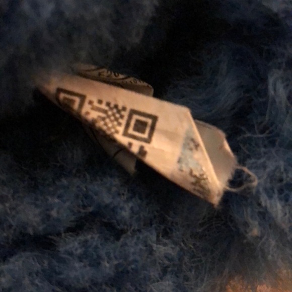 Blue Uggs size 2 but fits like 4 - Picture 5 of 5